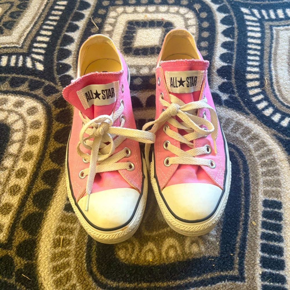 Women’s Converse Pink Chuck Taylor Canvas Sneakers size 7